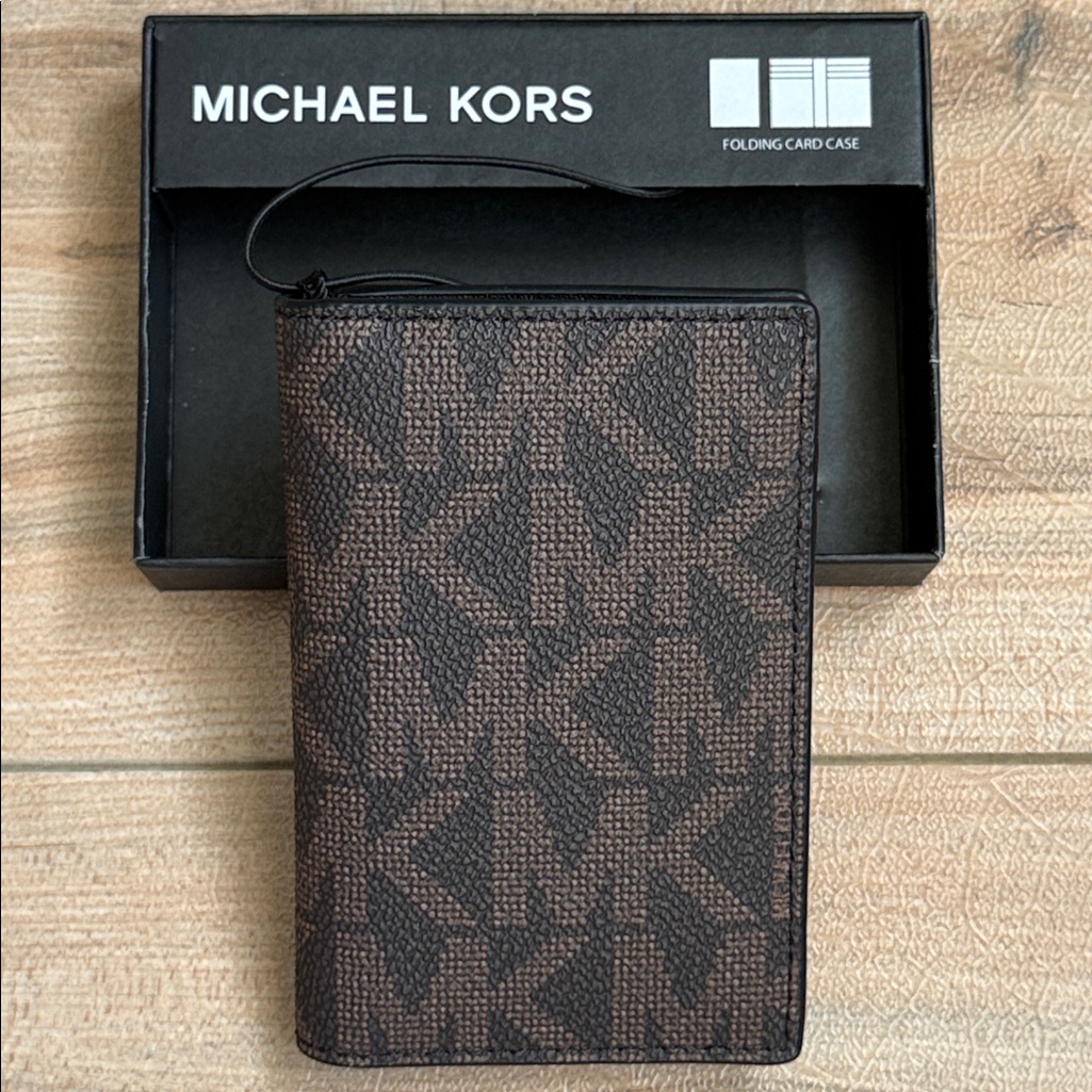 New! Michael Kors Men's Signature Jet Set Folding Card Case Brown/Blk